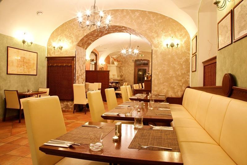 Hotel Zamek Berchtold Strancice ภายนอก รูปภาพ
