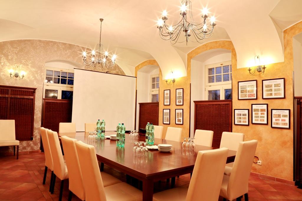 Hotel Zamek Berchtold Strancice ภายนอก รูปภาพ