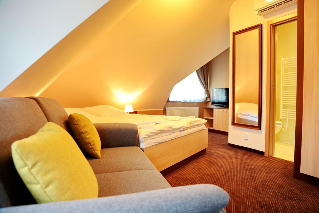 Hotel Zamek Berchtold Strancice ภายนอก รูปภาพ